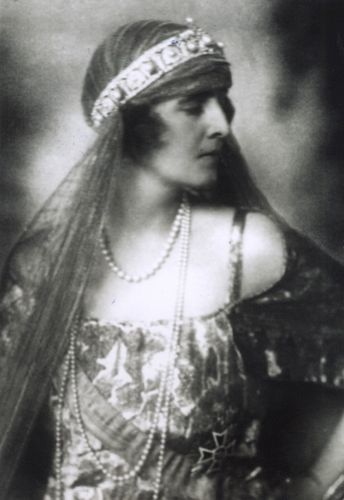 Omnia Regina Elisabeta