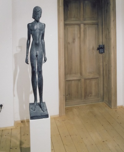 Pulsnitz, Galerie im Ernst-Rietschel-Geburtshaus. Ausstellung "Gerstel Steger Heinze. 2007". Knabe, stehend (1976; H. Heinze)