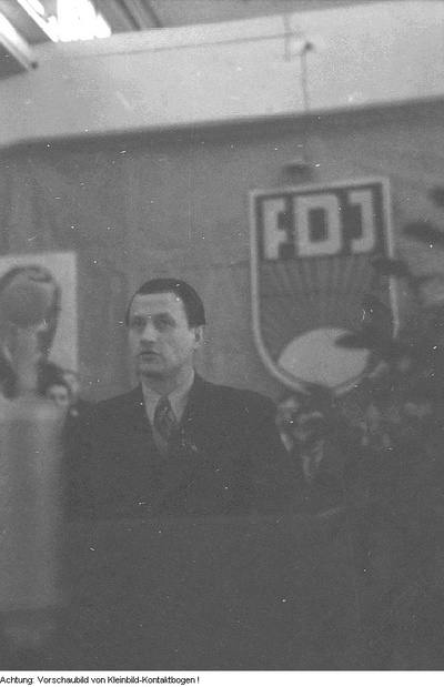 Omnia Freie Deutsche Jugend Fdj Grundungskonferenz Der Fdj Land Sachsen Redner Fritz Grosse Marz 1946