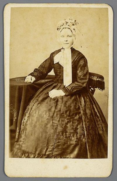 Vrouw in Rijnlandse streekdracht, 1871-1882