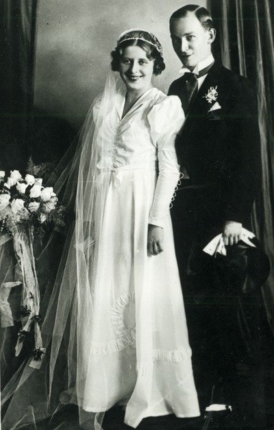 Dsida Jenő menyasszonyával Imbery Melindával | Europeana
