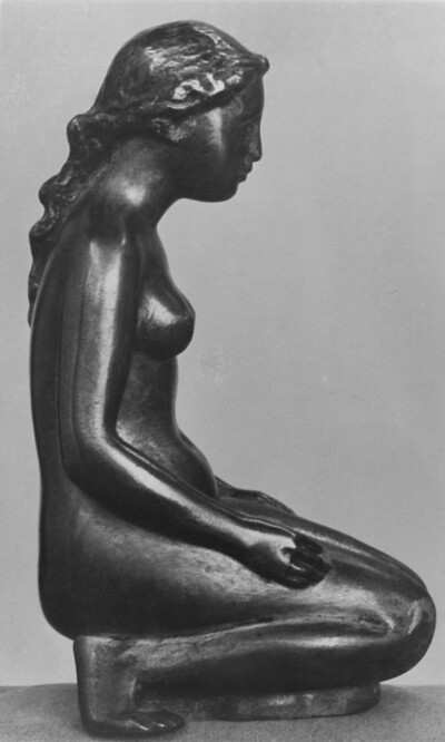 Kneeling Girl/Jeune fille agenouillée
