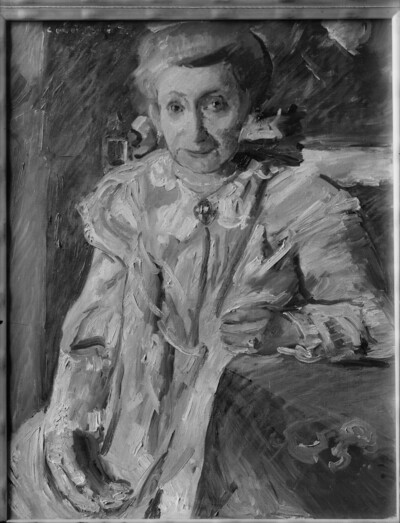 Mrs. Hedwig Berend, pink matinée