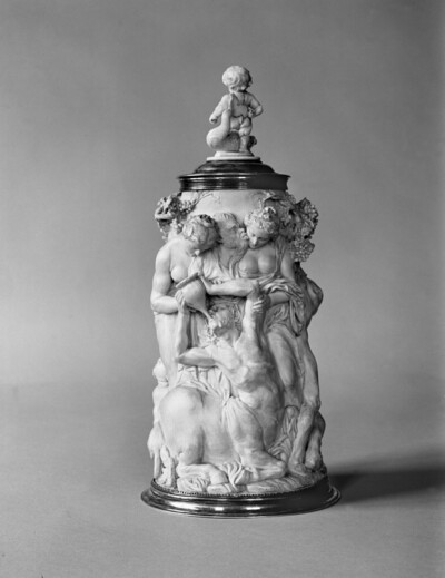Humps with Bacchanal, drunk Hercules and death as a Sensenmann
