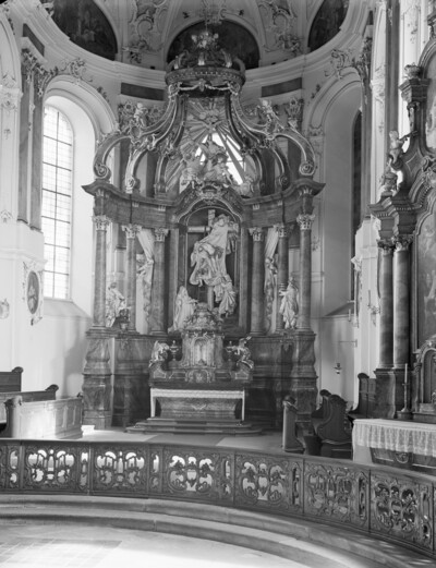 High altar with cross acceptance, Holy Trinity, Abraham and Melchizedek