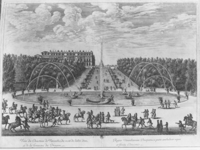 Versailles: Garden facade with dragon fountain