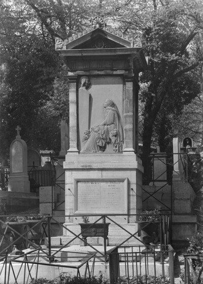 Headstone Comte Edm. de Bourk