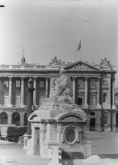 Pavilion statue