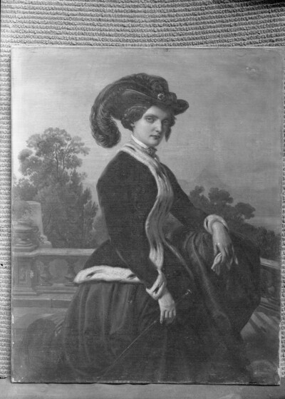 Lady in the riding costume in front of Balustrade