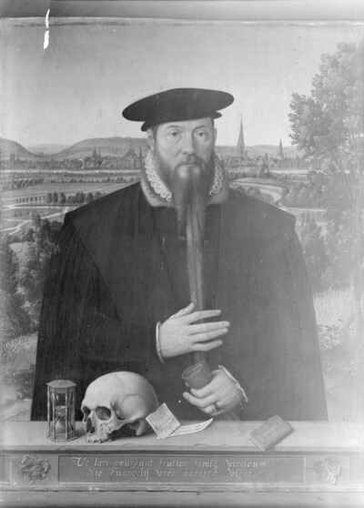 Bildnis des Herrmann Huddaeus (1517/18 - um 1575) vor einer Ansicht der Stadt Minden.