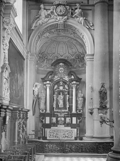 Side altar