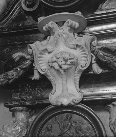 Coat of the coat of arms of a Headstone