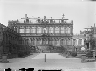Pavilion E & Mathematical-Physical Salon