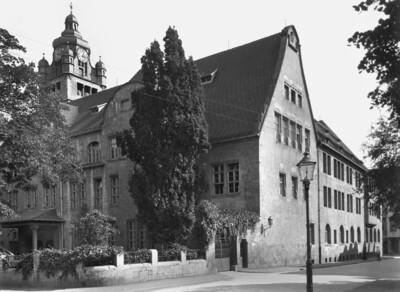 Universitätshauptgebäude