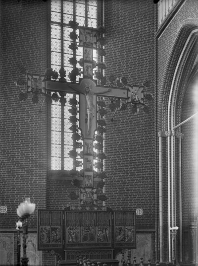 Cross altar/Lettneraltar