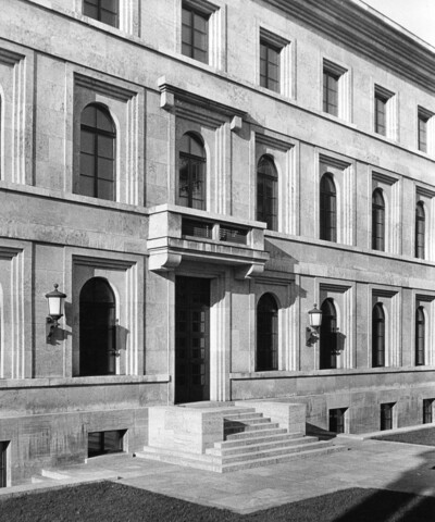 Ehemaliger NS-Verwaltungsbau & Staatsgemäldesammlung