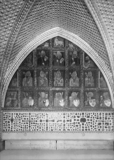 Cycle of depictions of saints on the doors of relics