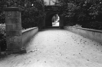 Torbogengebäude