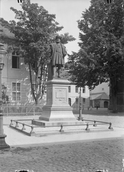 Statue