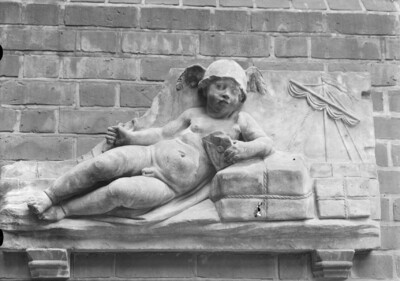 Allegory, relief of the house Jägerstraße 32