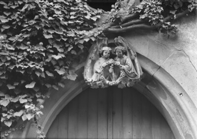 Tailstone with two angels