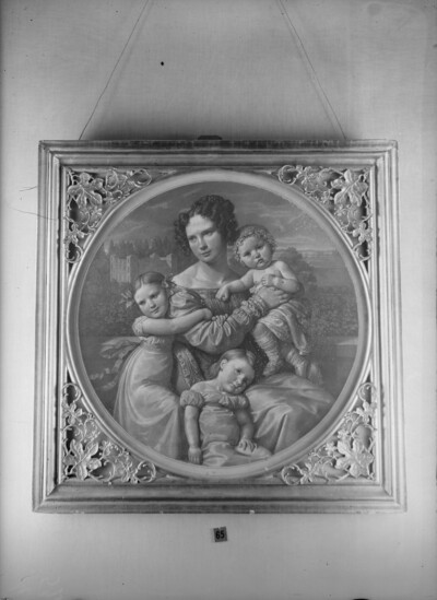 Group picture of Gabriele von Bülow with her daughters Gabriele, Adelheid and Caroline