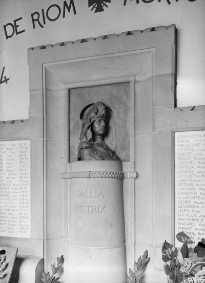 War Memorial: Gallia Victrix