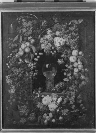 A glass of wine in the fruit wreath