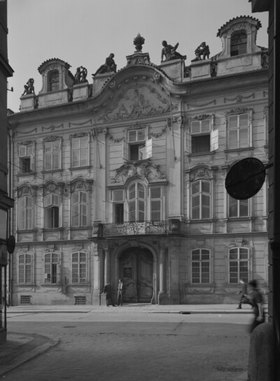 Palais Kaunitz & Haus Zum Goldenen Sporn & Haus Zum Silbernen Spieß & Haus Nr. 277