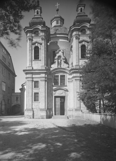 Pfarr- und Wallfahrtskirche Zum Göttlichen Christkind