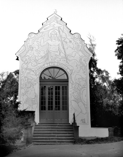 Resurrection scene on the entrance facade