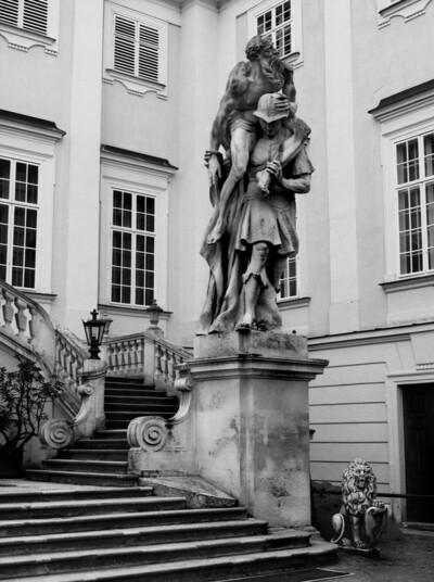 Aeneas rescues Anchises