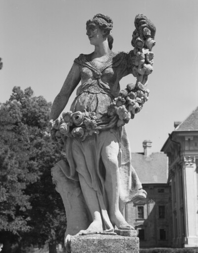 Statue