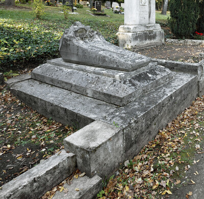 Headstone of the musician Aloys Obrist (1867-1910)