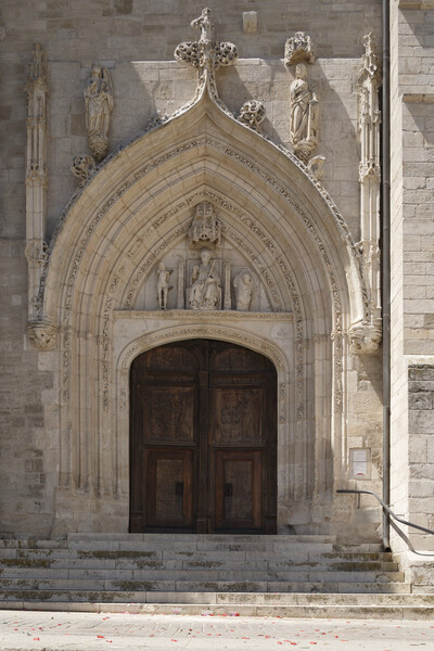 South portal of the San Nicolás de Bari