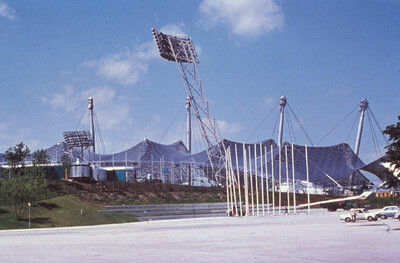 Verbindungsgang zwischen Stadion, Sporthalle und Hanns-Braun-Brücke