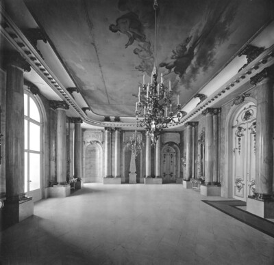 Upper vestibule