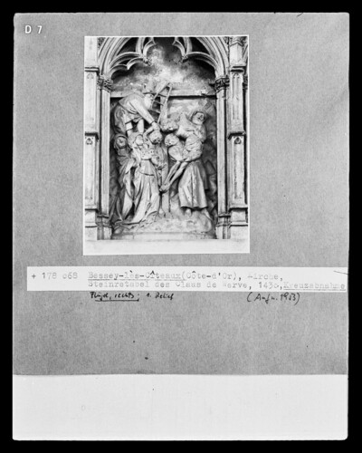 Retabel, rechter Flügel, 1. Relief: Kreuzabnahme