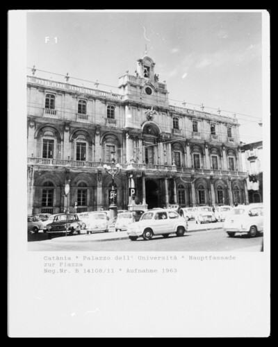 Universität