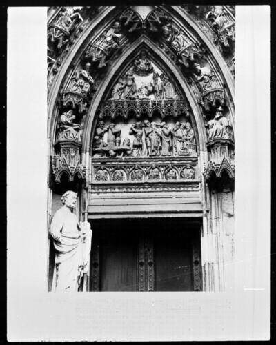 Petersportal: tympanum, archivols