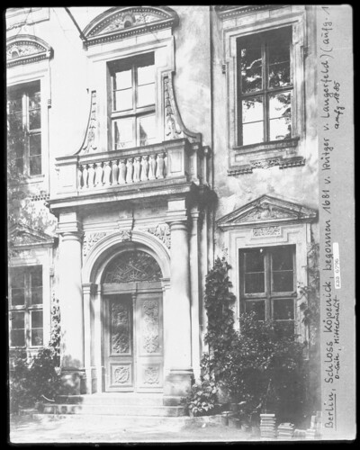 Portal der Ostfassade des Corps de logis