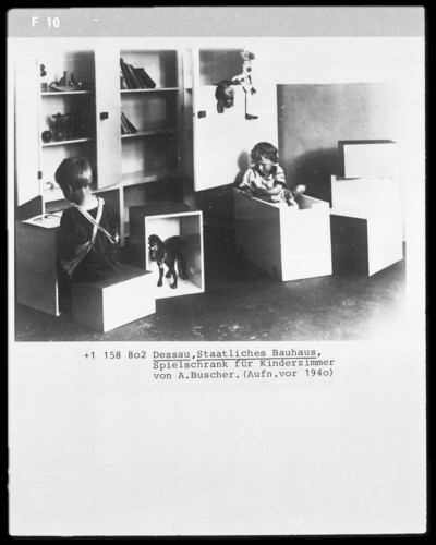 Spielschrank