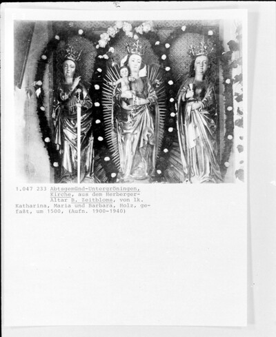 Statuette group