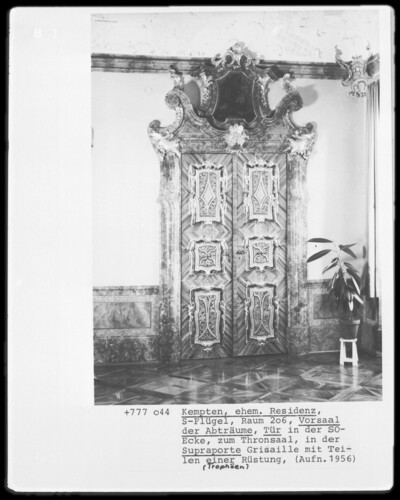 Türen im Vorsaal der Abtzimmer