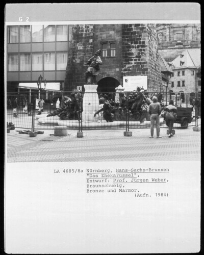 Nürnberg, Hans-Sachs-Brunnen, Das Ehekarusell