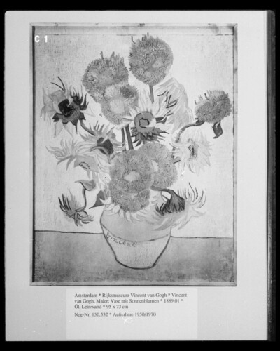 Vase with sunflower