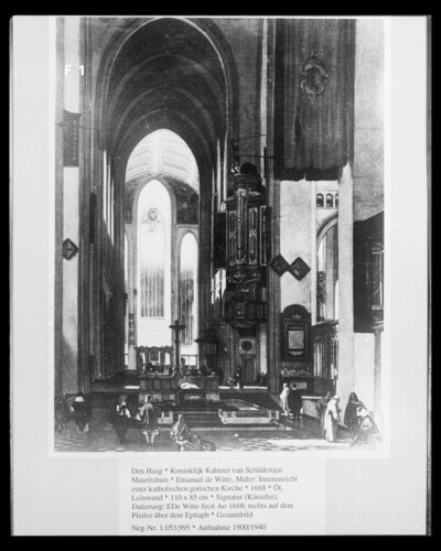 Innenansicht einer katholischen gotischen Kirche