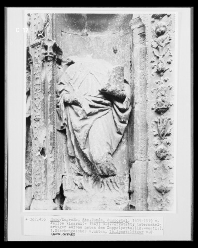 Portal, Nischengeschoss, linke Seite: Apostelfigur