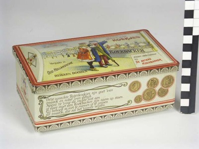 blad Onzorgvuldigheid Roos Vierkante, beige trommel voor boterkoekjes met oud Hollands tafereel. |  Europeana