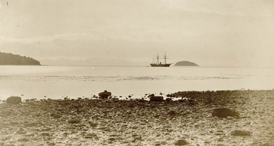 Magalhães-Straße : der chilenische Dampfer "Abtao" bei der Insel Dawson-Feuerland